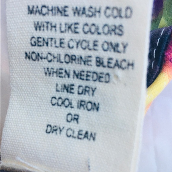 Top, bright, open front. W. Size L. - Picture 7 of 8